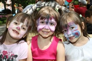 Des fillettes qui, de toute évidence, ont pris grand plaisir à la fête.