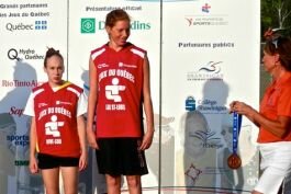 Membre du CASO, la paranageuse Valérie Annabèle Gareau (au centre) a mis la main sur une médaille de bronze lors de la 47e finale des Jeux du Québec.