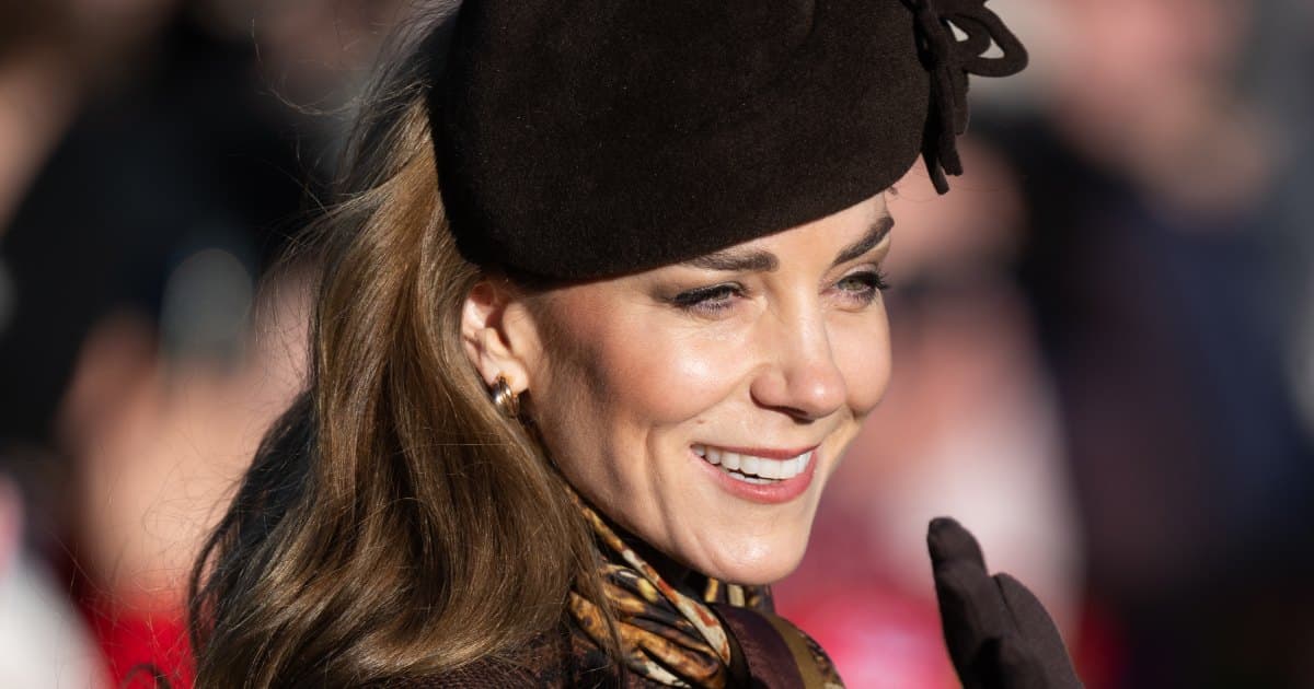 <p><strong>Les créoles en or à 3 850 $ de Kate Middleton : Élégance incarnée, découvrez notre version à 13 $ !</strong></p>