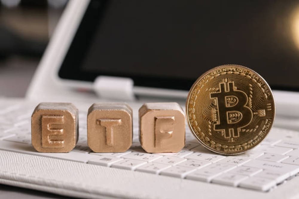 Les ETF Bitcoin Spot Mettent Fin à Quatre Semaines de Gains avec une Sortie de 296 Millions de Dollars.