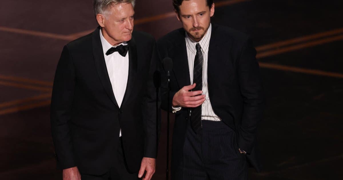 Lewis Pullman fait le show en évoquant son rôle de « suite » à son père Bill lors d’une apparition exceptionnelle aux Oscars 2026.