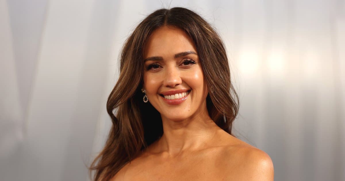 « Les claquettes de Jessica Alba, plébiscitées par les acheteurs : ‘Confort inégalé et jamais décevantes’ »