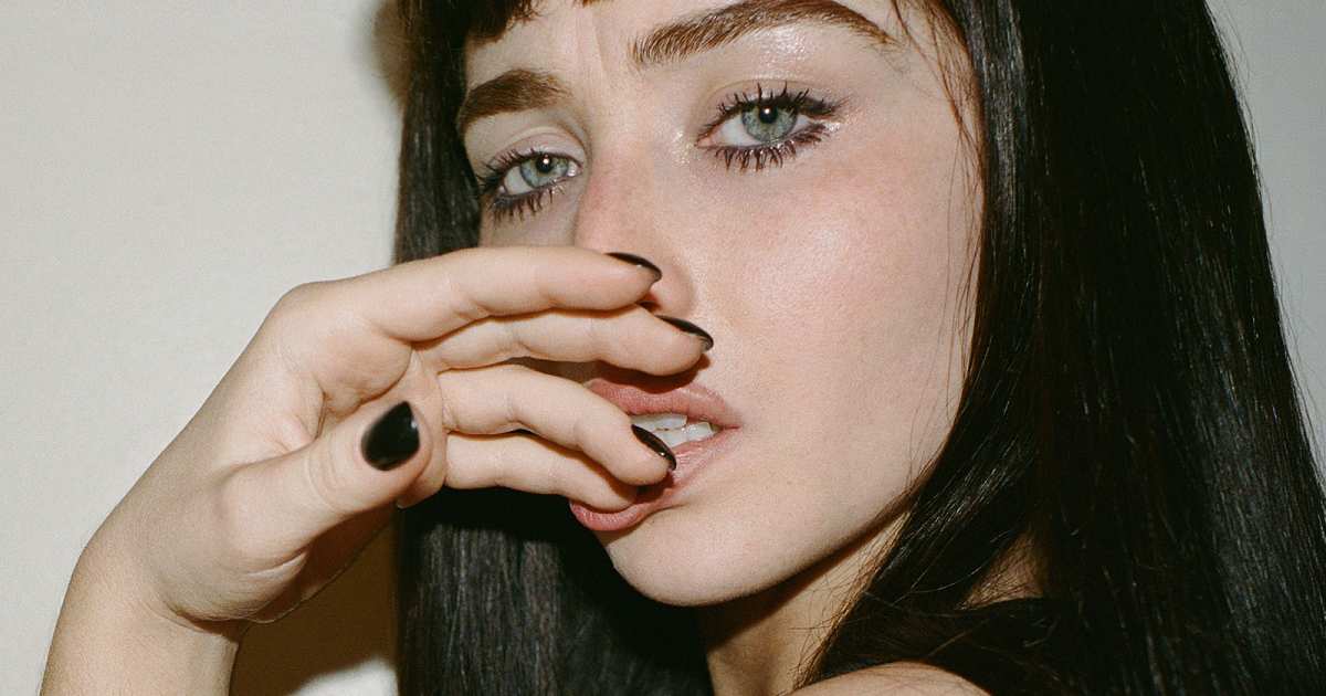 Sabrina Carpenter se métamorphose en brune pour ‘Perfect’ Magazine : « J'adore jouer au déguisement »